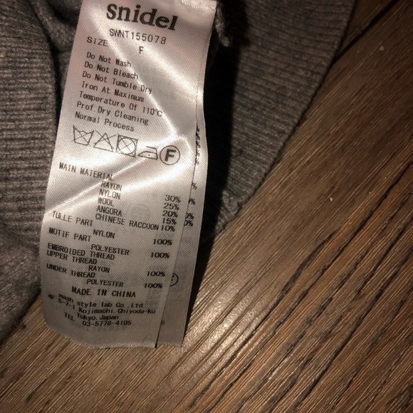 SNIDEL Angora Wool Blend Sheer Shoulder Flower Appliqué Cropped Sweater - Picture 7 of 10